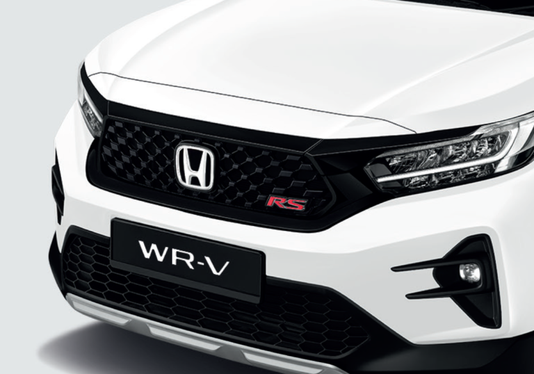 FRONT-GRILLE-WITH-RS-EMBLEM.png